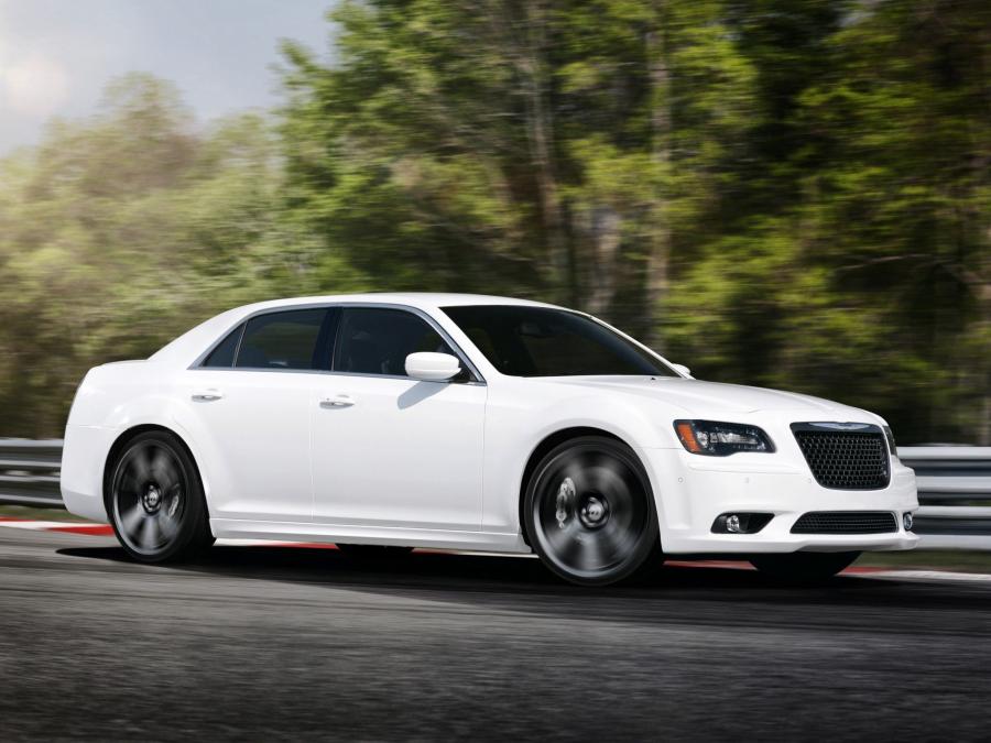  Chrysler 300C SRT8 2011 года  (фото 4 из 17)